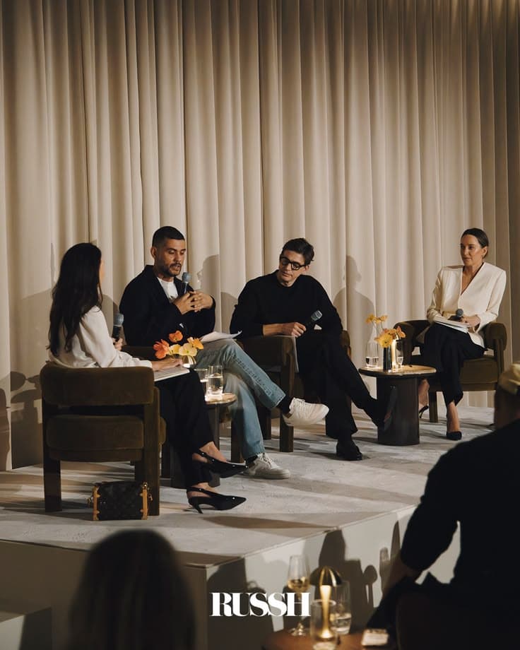 Charla con panelistas y público en un encuentro cultural